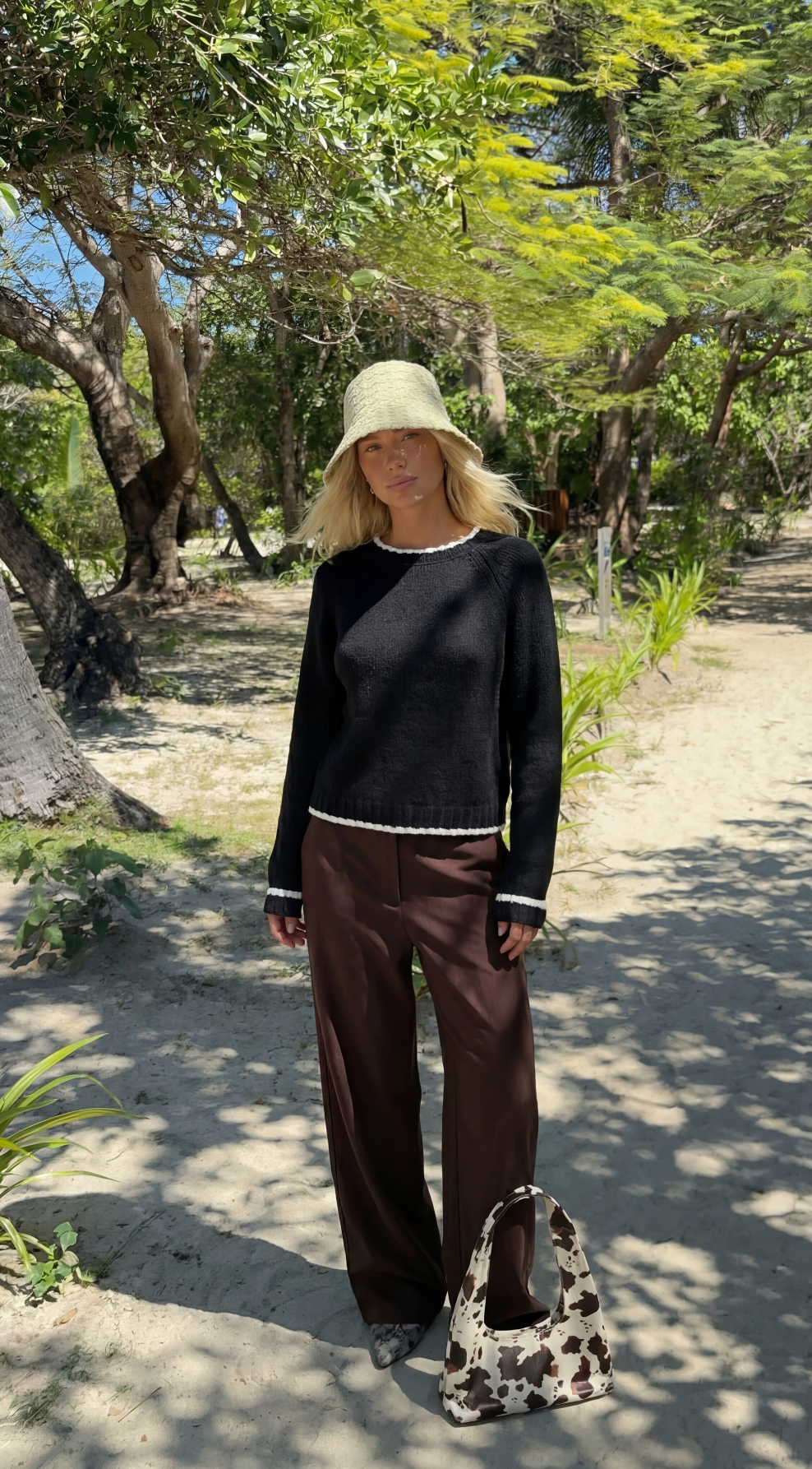 BLACK CONTRAST KNIT SWEATER