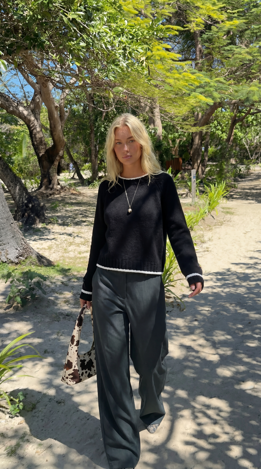 BLACK CONTRAST KNIT SWEATER