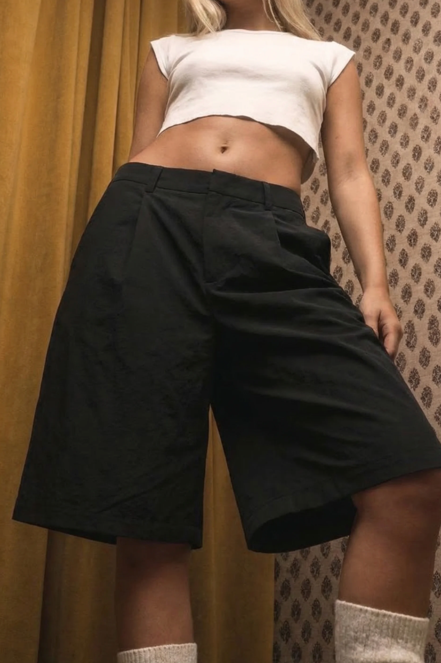 MissGuided Relaxed Tailored Bermuda Shorts – Black